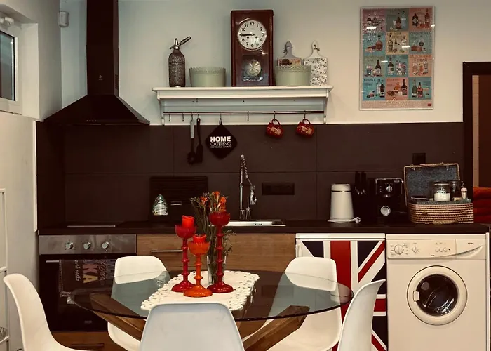 The Clock House בית נופש *